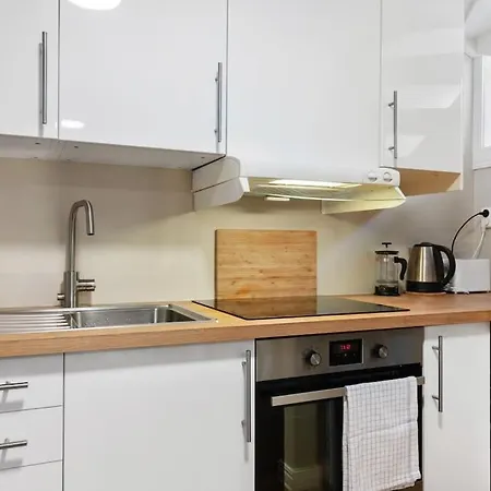 Apartment New! Modern Apt: W/ Private Entrence