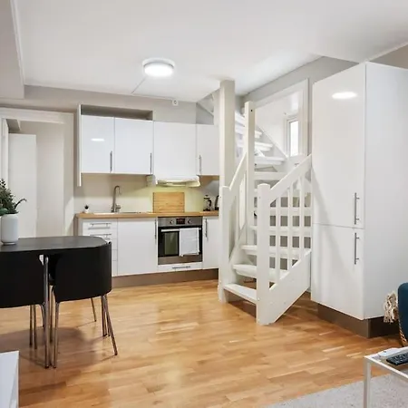 New! Modern Apt: W/ Private Entrence * Μπέργκεν