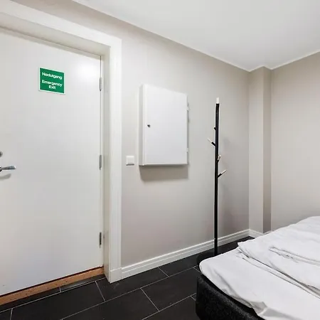 New! Modern Apt: W/ Private Entrence Appartement