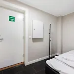 New! Modern Apt: W/ Private Entrence Apartmán