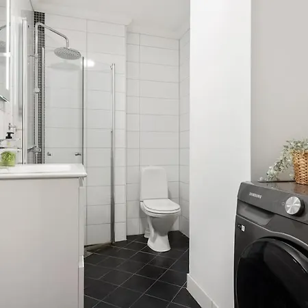New! Modern Apt: W/ Private Entrence 公寓 卑爾根