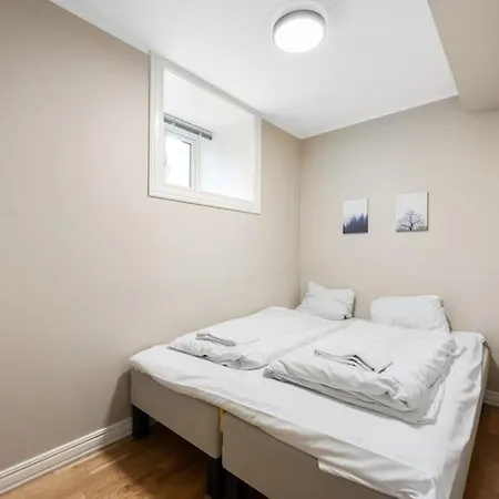 New! Modern Apt: W/ Private Entrence 公寓 *